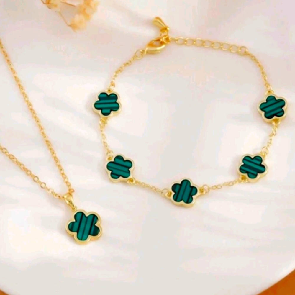 Gorgeous clover set